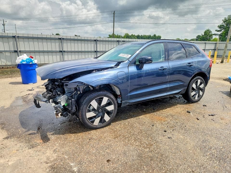 2025 VOLVO XC60 PLUS