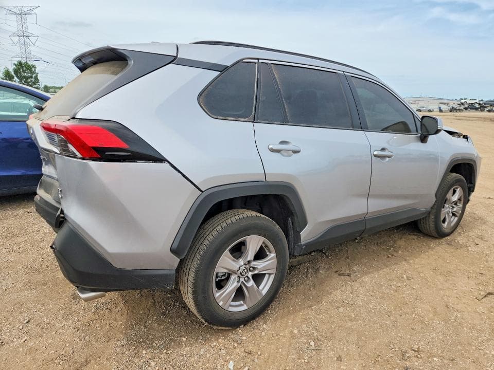 2024 TOYOTA RAV4 XLE 3