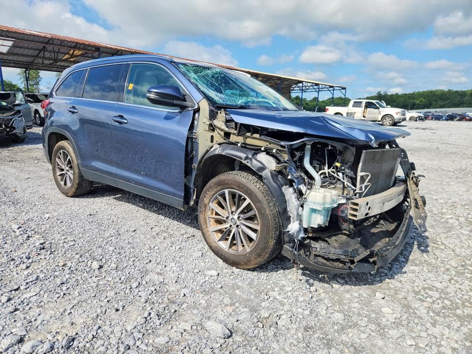 2019 TOYOTA HIGHLANDER XLE 4
