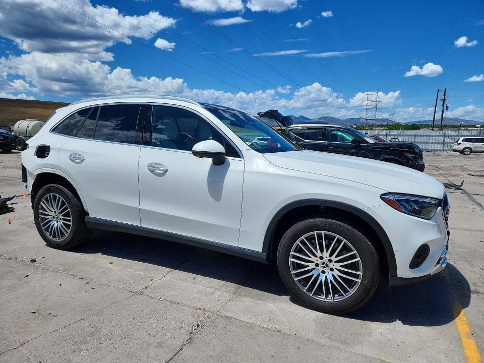 2024 MERCEDES-BENZ GLC 300 4MATIC 4