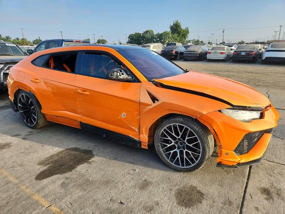 2022 LAMBORGHINI URUS 4