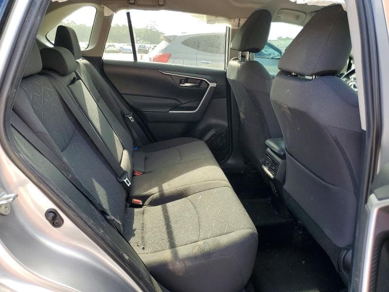 2020 TOYOTA RAV4 XLE 11