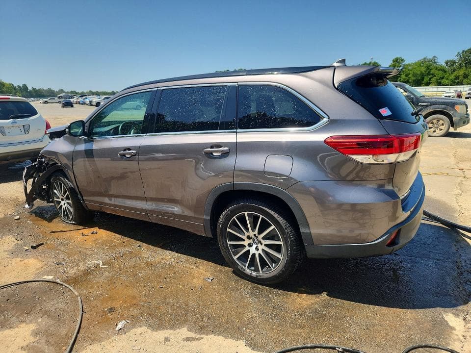 2018 TOYOTA HIGHLANDER SE 2