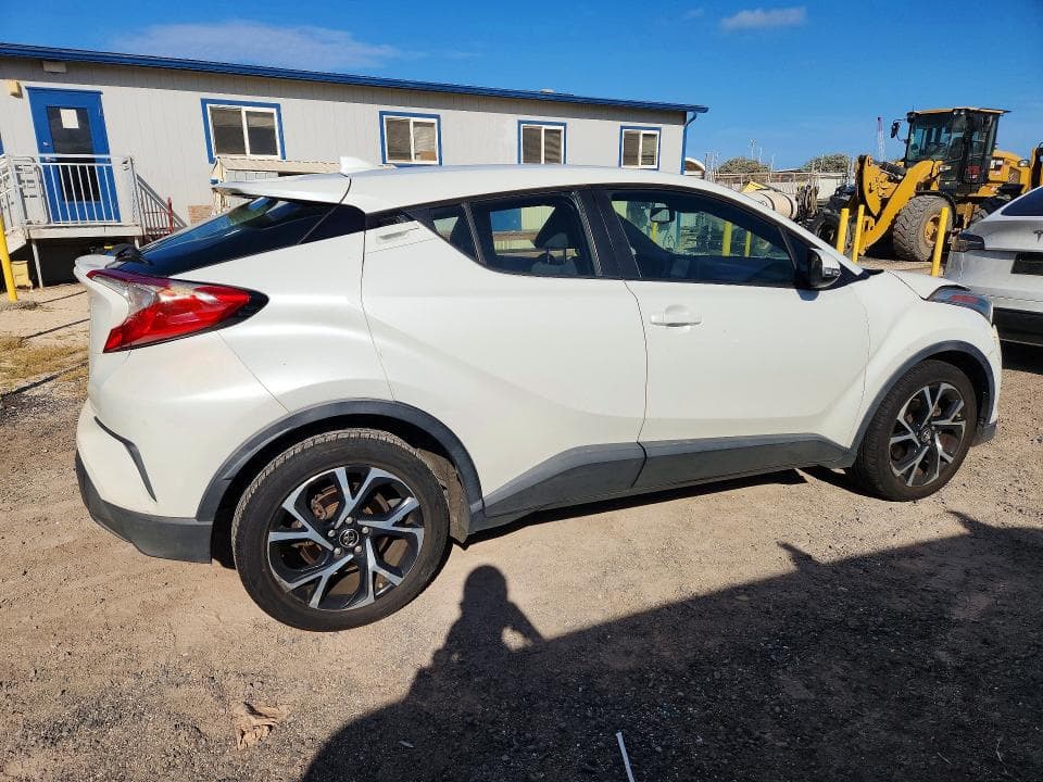2018 TOYOTA C-HR XLE 3