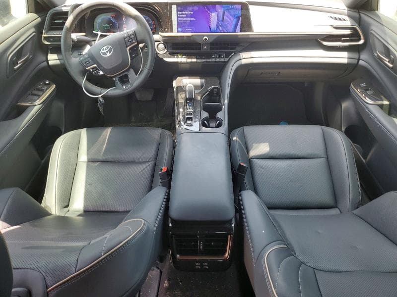 2025 TOYOTA CROWN XLE 8