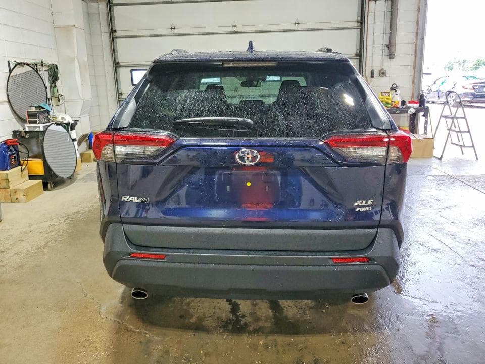 2021 TOYOTA RAV4 XLE 6