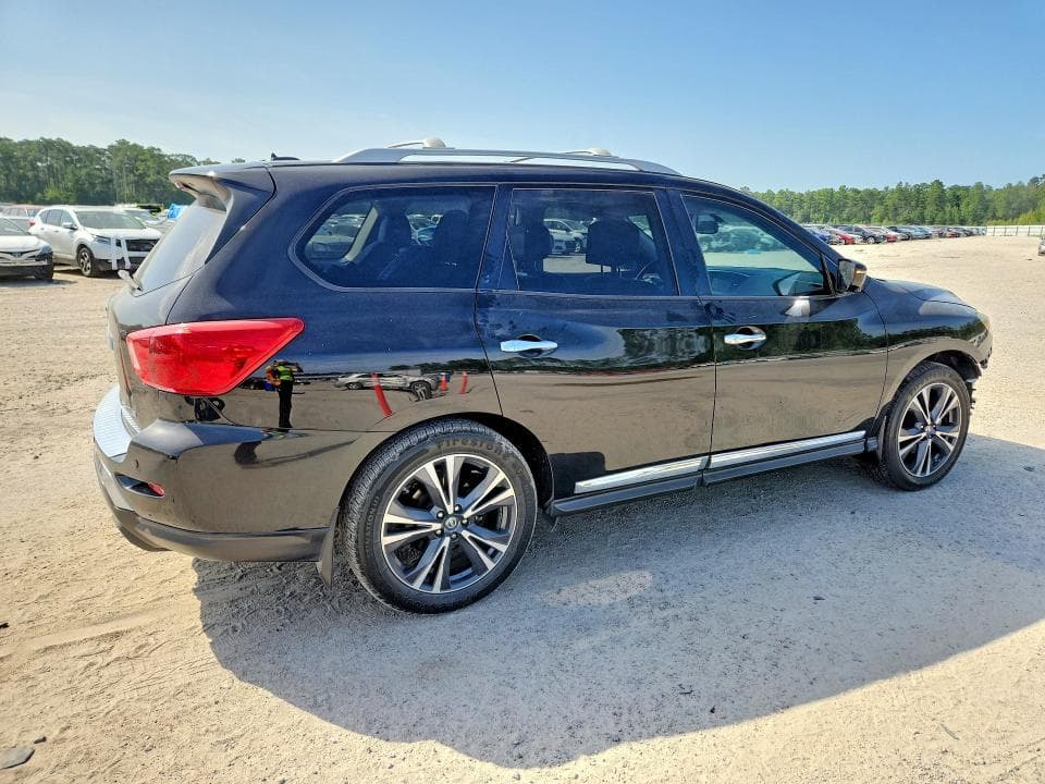 2017 NISSAN PATHFINDER PLATINUM 3