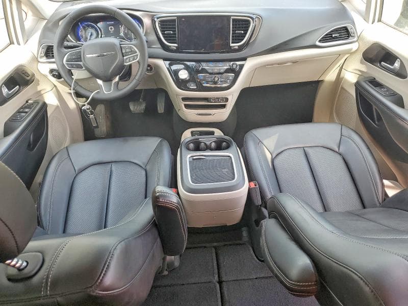 2024 CHRYSLER PACIFICA TOURING L 8