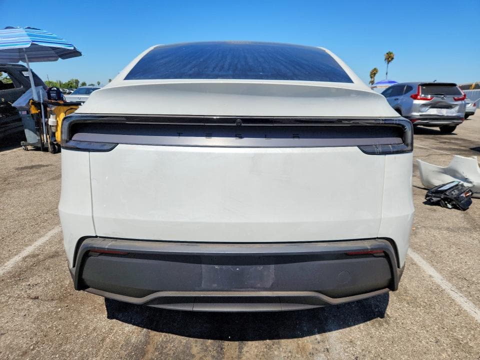 2026 TESLA MODEL Y 6