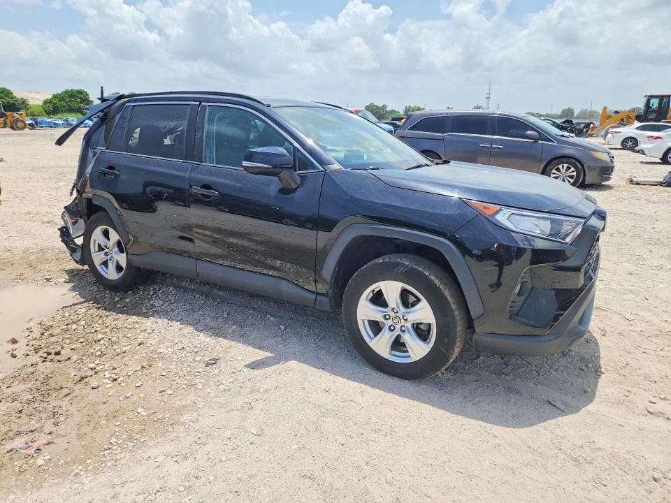2021 TOYOTA RAV4 XLE 4