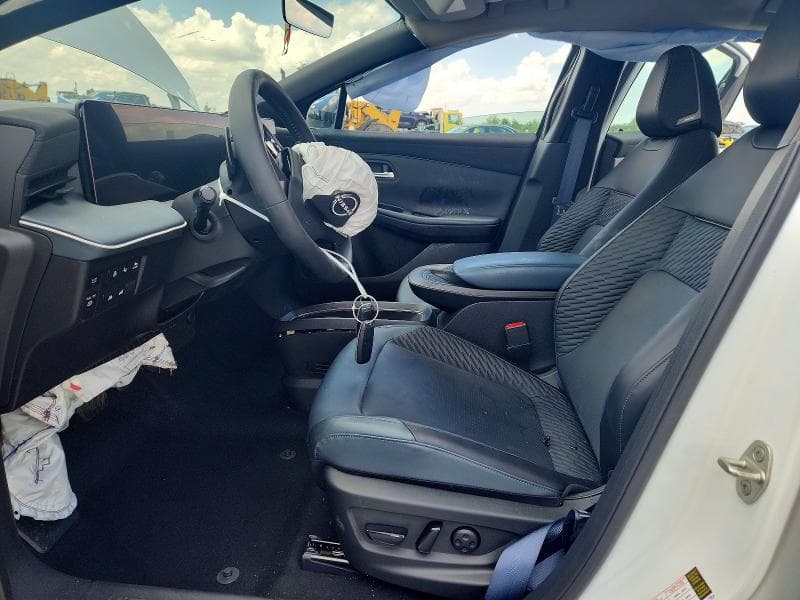 2026 NISSAN LEAF PLATINUM + 7