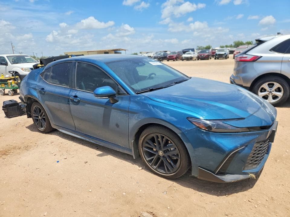 2025 TOYOTA CAMRY SE 4