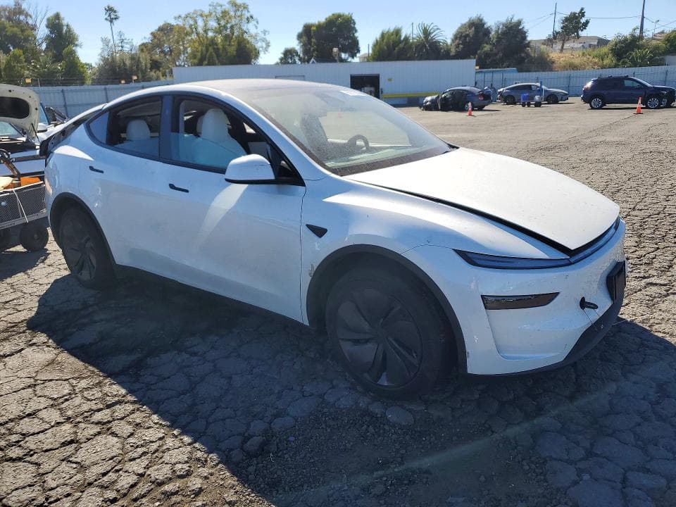 2026 TESLA MODEL Y 4