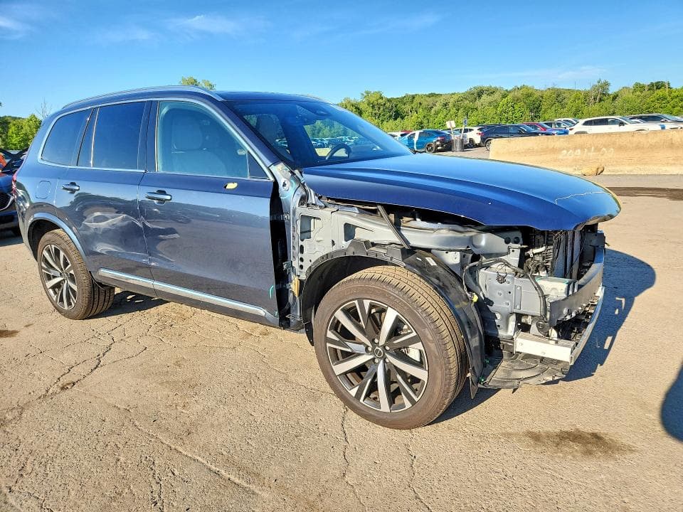 2025 VOLVO XC90 CORE 4