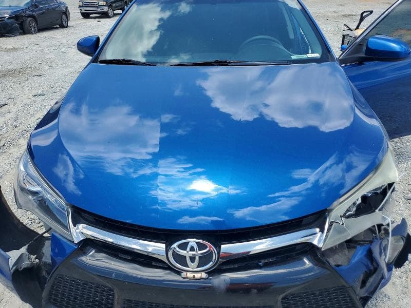 2017 TOYOTA CAMRY SE 11