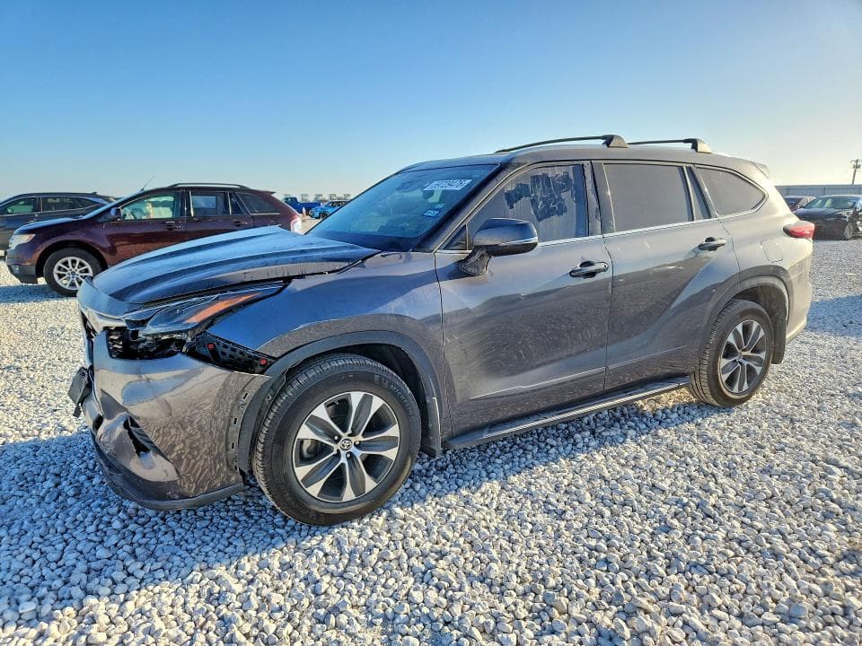 2021 TOYOTA HIGHLANDER XLE - 1