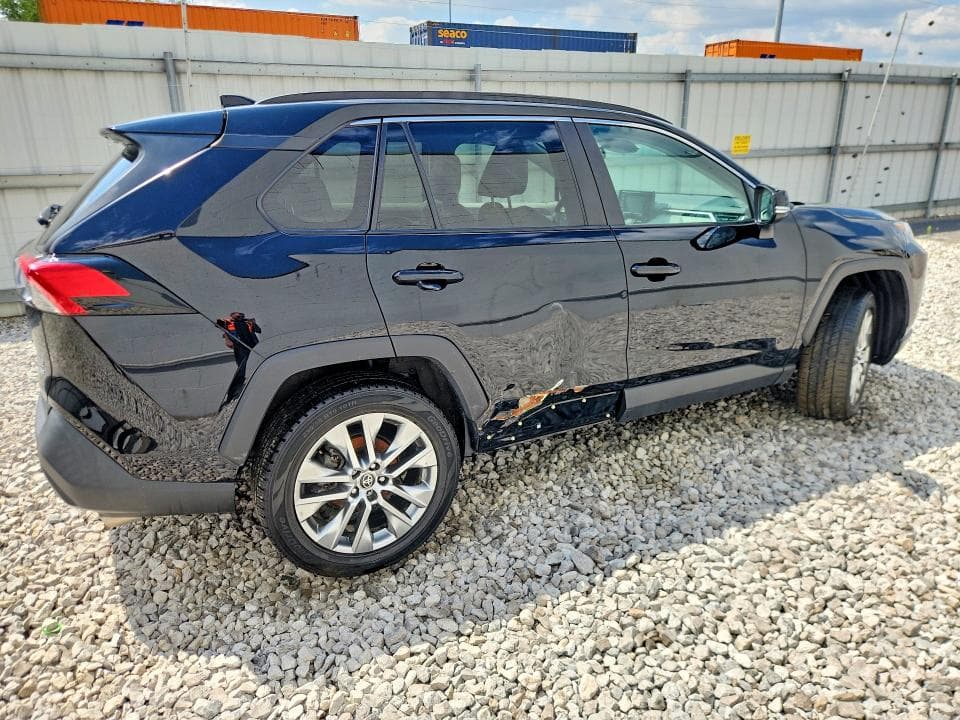 2022 TOYOTA RAV4 XLE PREMIUM 3