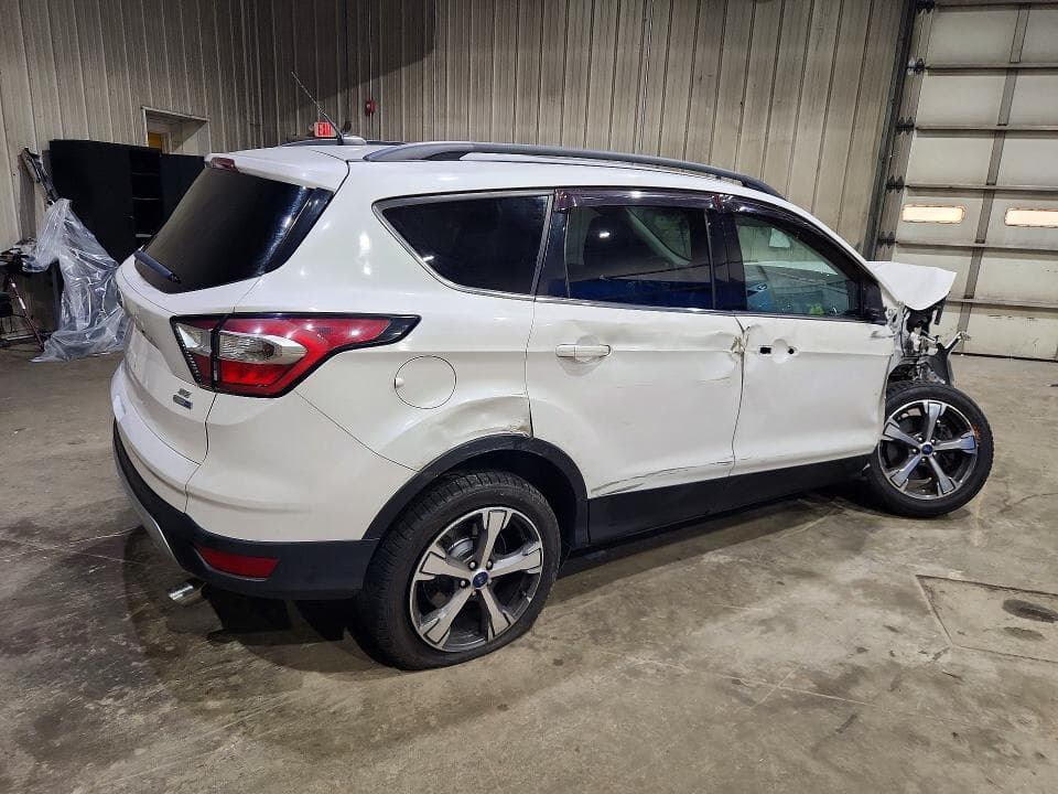 2017 FORD ESCAPE SE 3