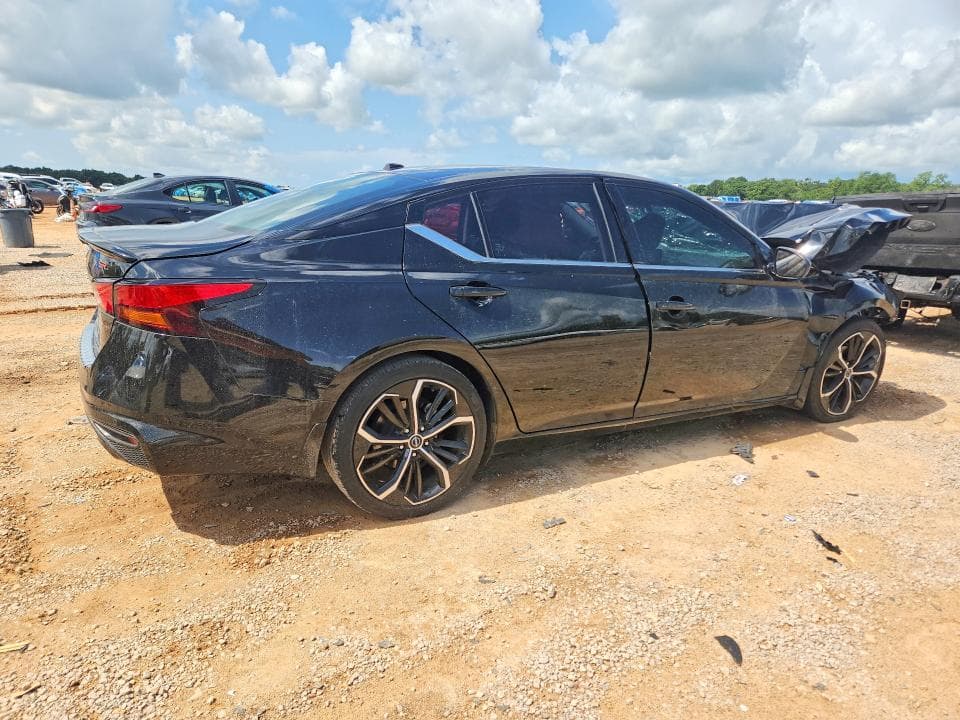 2023 NISSAN ALTIMA SR 3