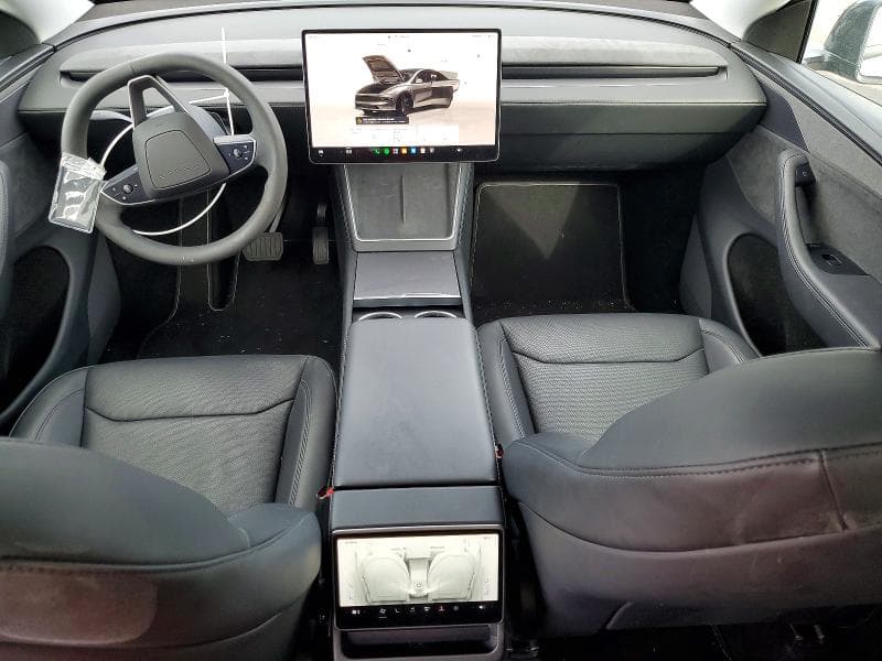 2026 TESLA MODEL Y 8