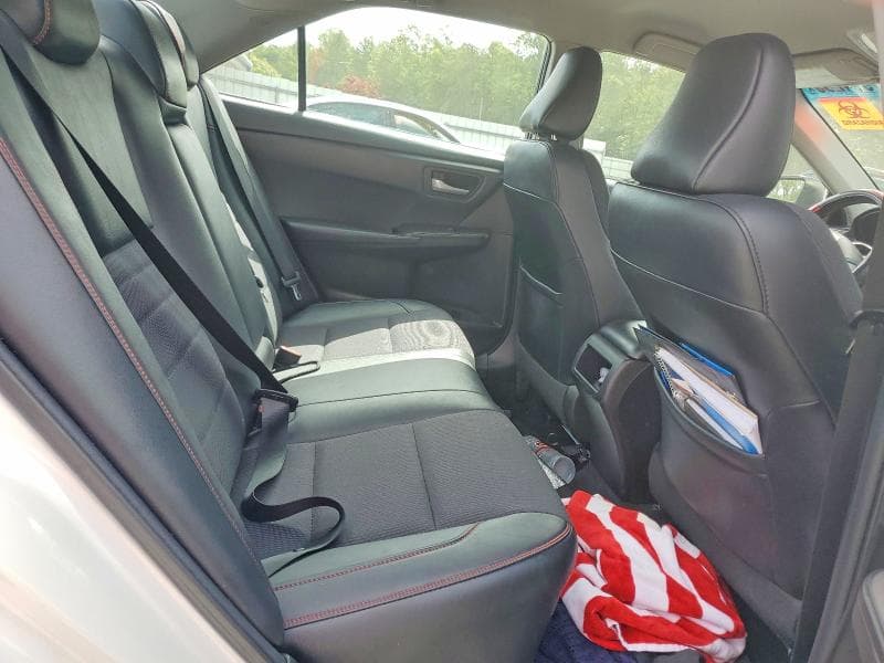2017 TOYOTA CAMRY SE 10