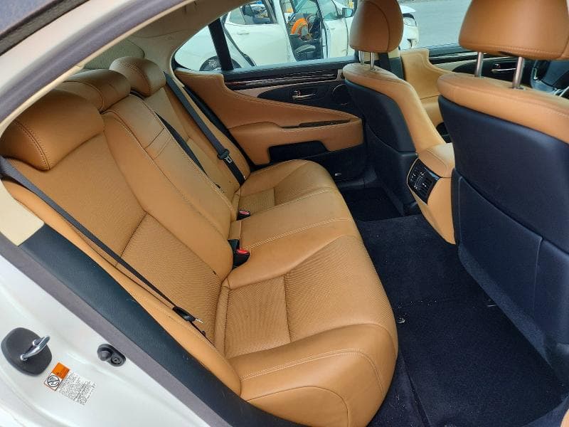2017 LEXUS LS 460 10