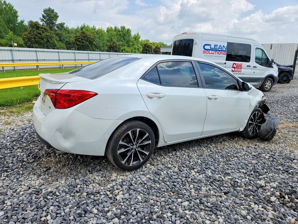 2017 TOYOTA COROLLA SE 3