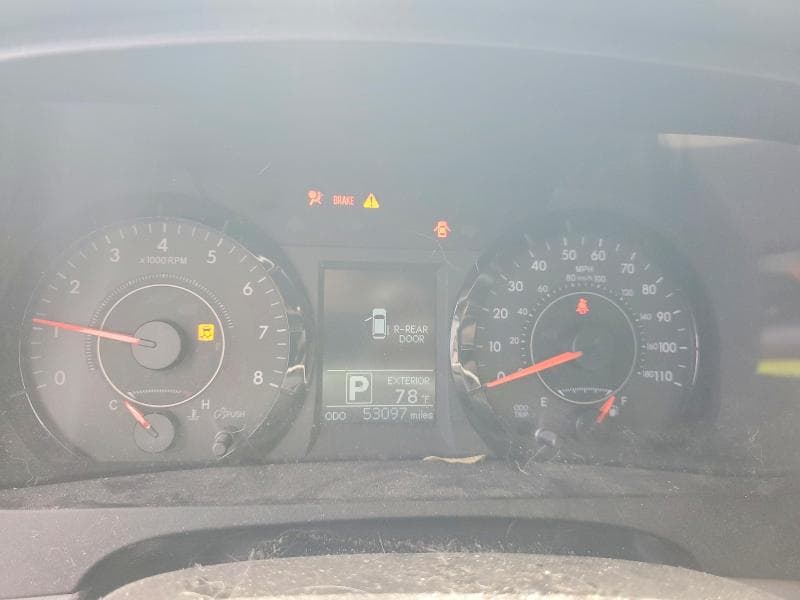 2017 TOYOTA SIENNA LE 9