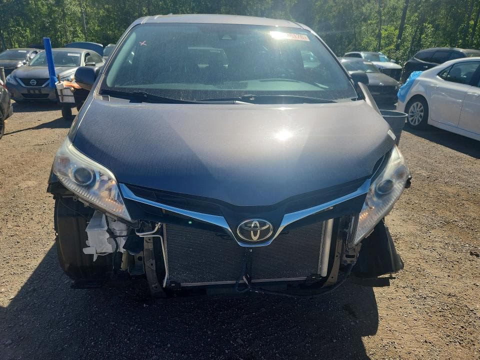 2019 TOYOTA SIENNA LE 5