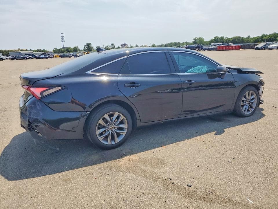 2022 TOYOTA AVALON XLE 3
