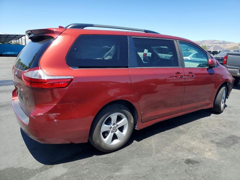 2019 TOYOTA SIENNA LE 3