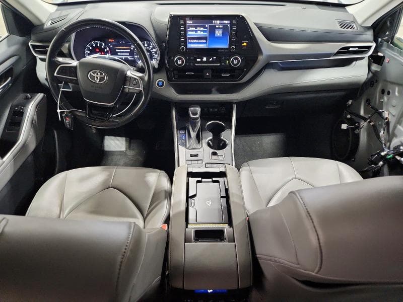2021 TOYOTA HIGHLANDER XLE 8