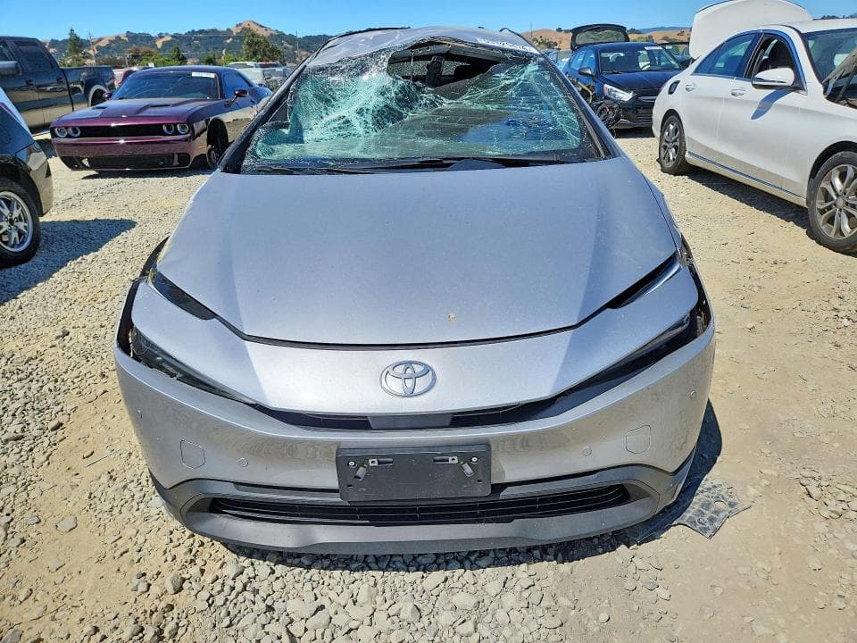 2025 TOYOTA PRIUS LE 5