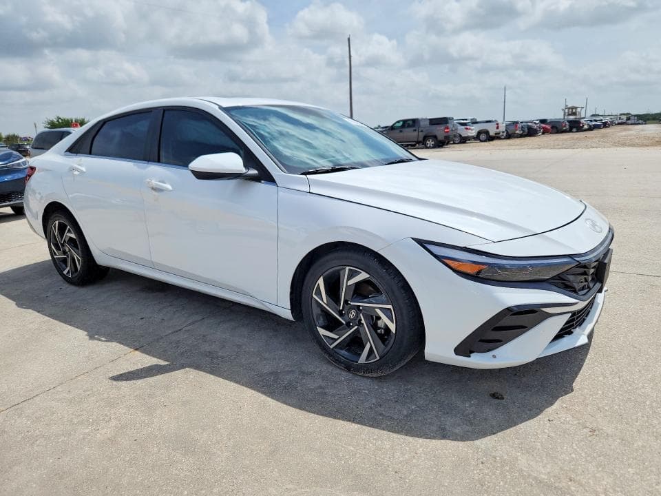 2024 HYUNDAI ELANTRA SEL 4