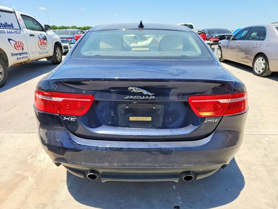 2017 JAGUAR XE PRESTIGE 6