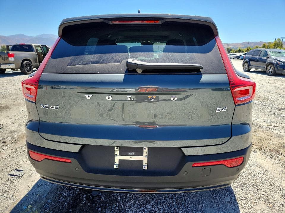 2026 VOLVO XC40 CORE 6