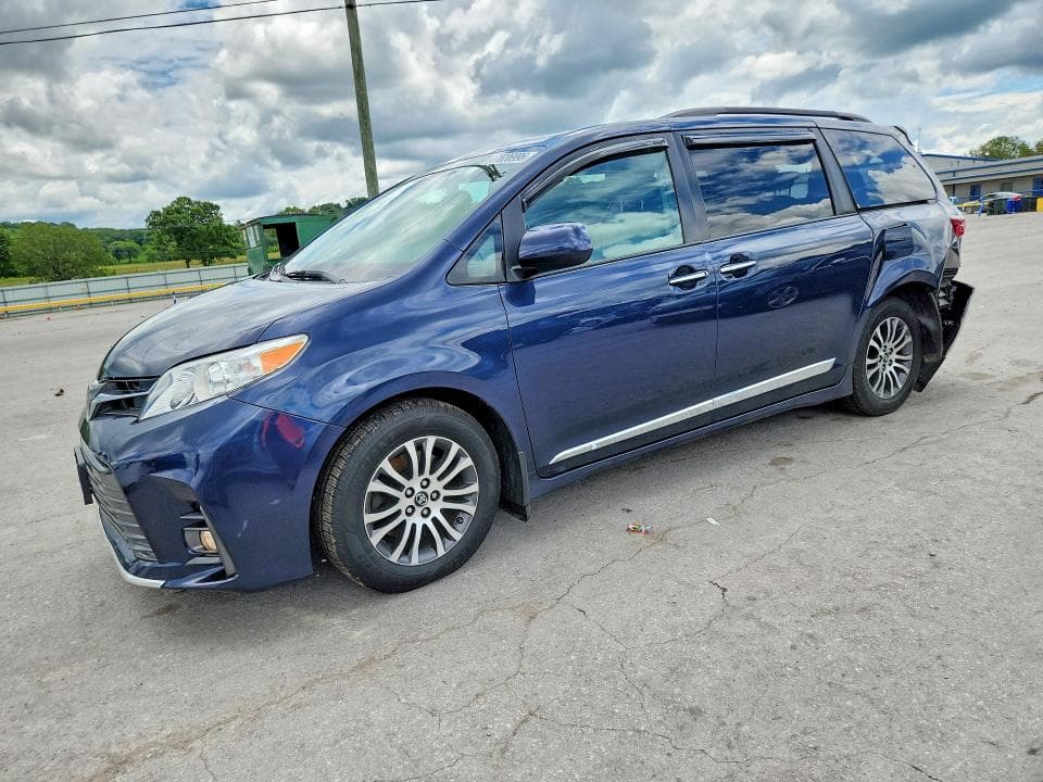 2018 TOYOTA SIENNA XLE 8-PASSENGER