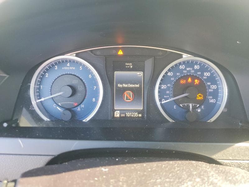 2017 TOYOTA CAMRY XLE 9