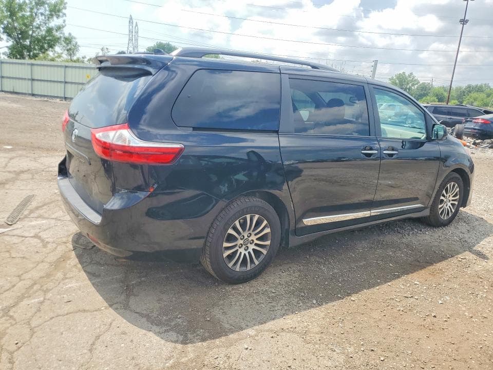 2018 TOYOTA SIENNA XLE PREMIUM 8-PASSENGER 3