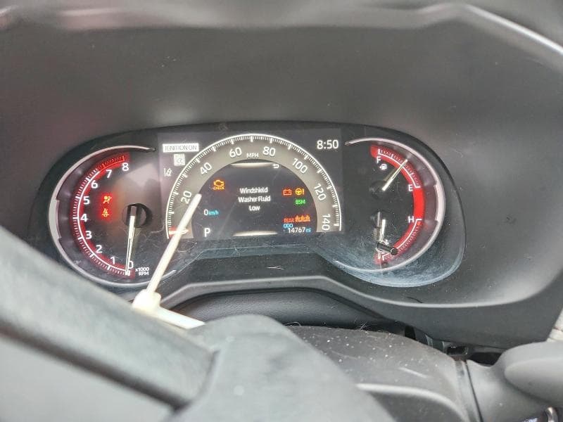 2025 TOYOTA RAV4 XLE 9