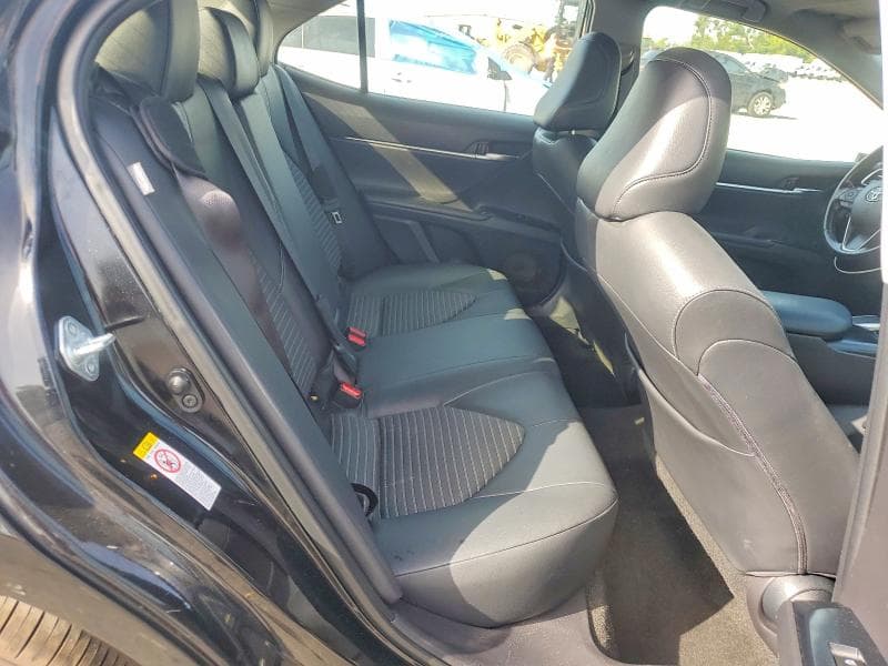 2018 TOYOTA CAMRY SE 10