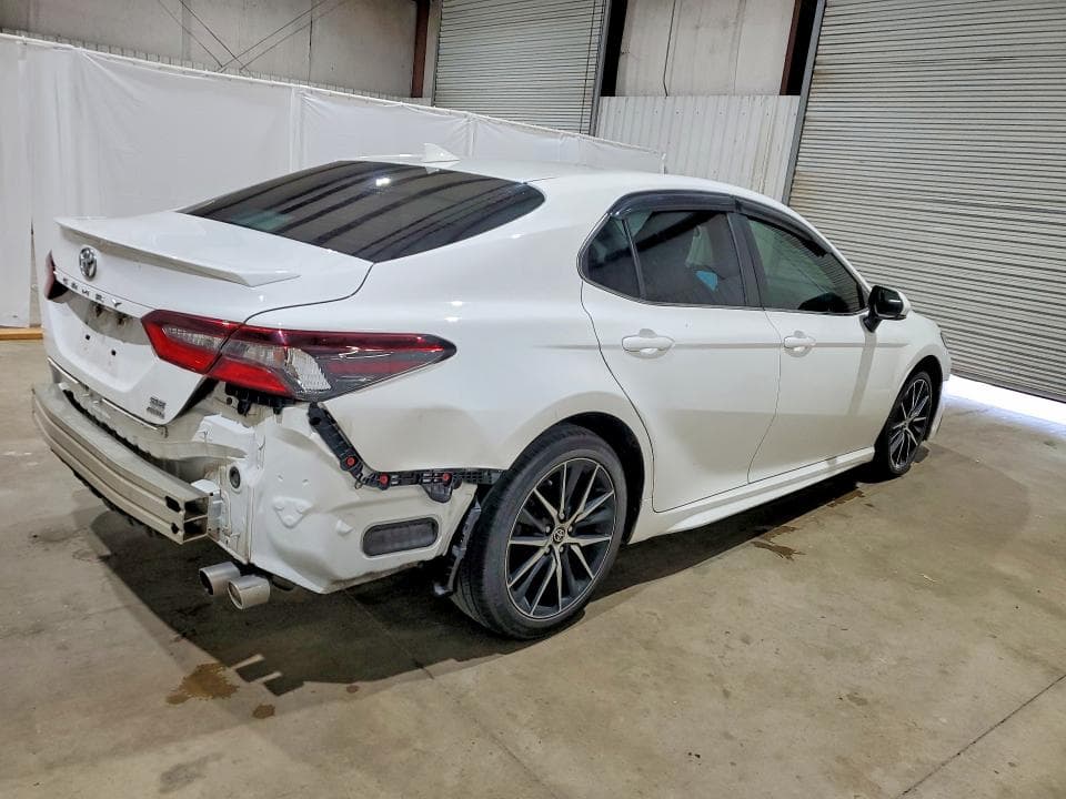 2022 TOYOTA CAMRY SE 3