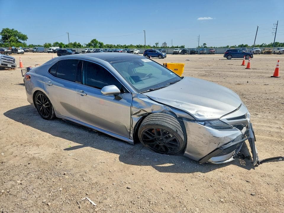 2022 TOYOTA CAMRY XSE 4