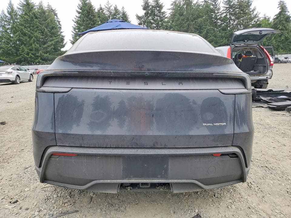 2026 TESLA MODEL Y 6