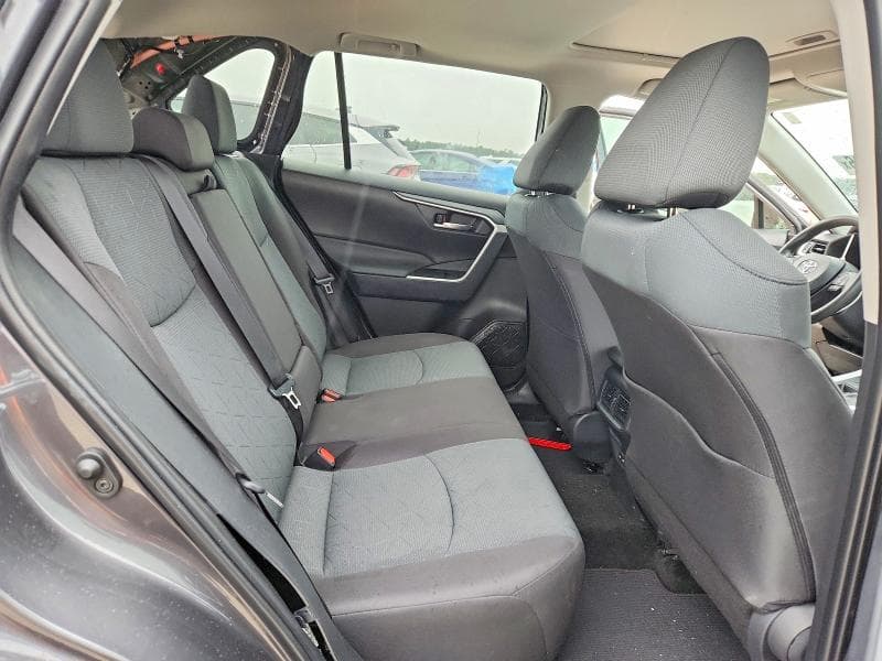 2025 TOYOTA RAV4 XLE 10
