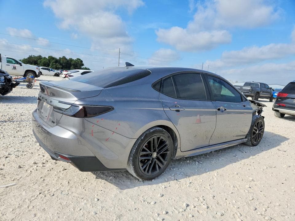 2025 TOYOTA CAMRY SE 3
