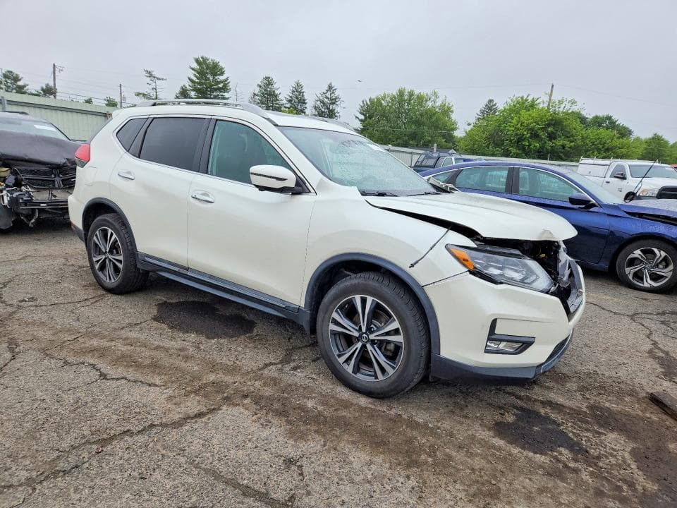 2017 NISSAN ROGUE SL 4