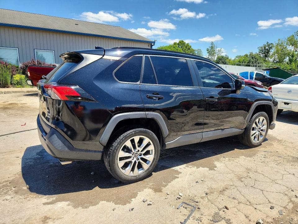 2021 TOYOTA RAV4 XLE PREMIUM 3