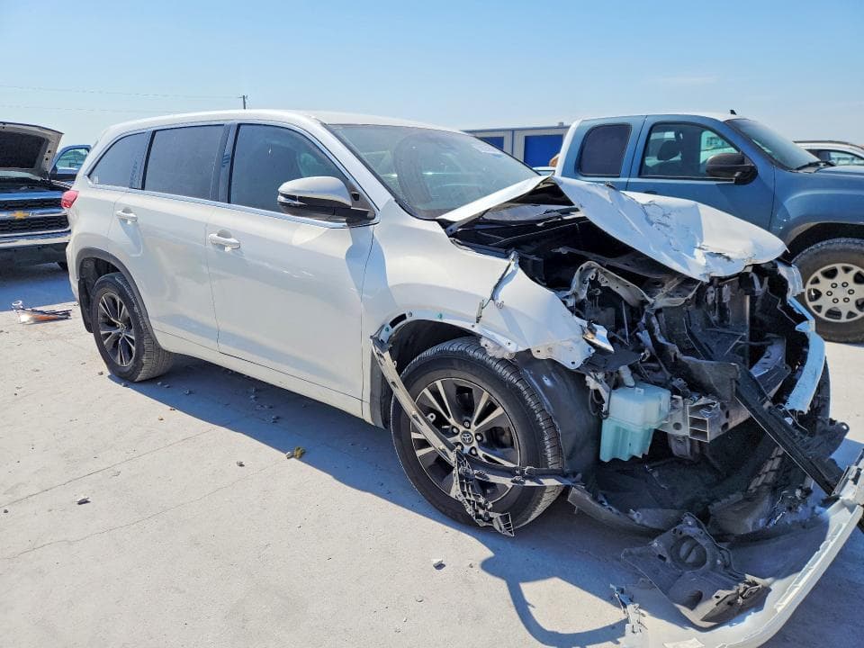 2018 TOYOTA HIGHLANDER LE 4