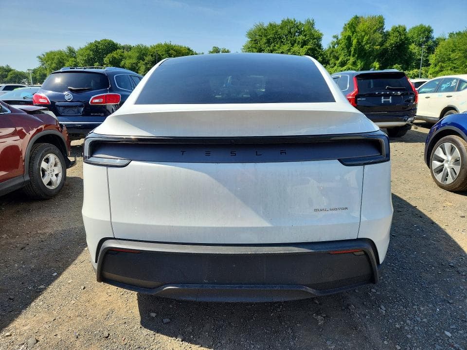 2026 TESLA MODEL Y 6
